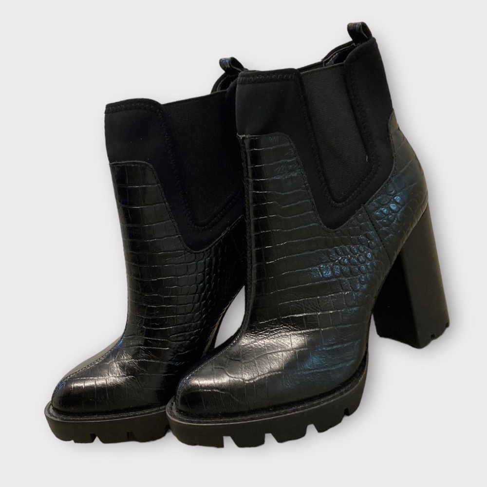 Charles David Black Croc-Embossed Ankle Boots size 6